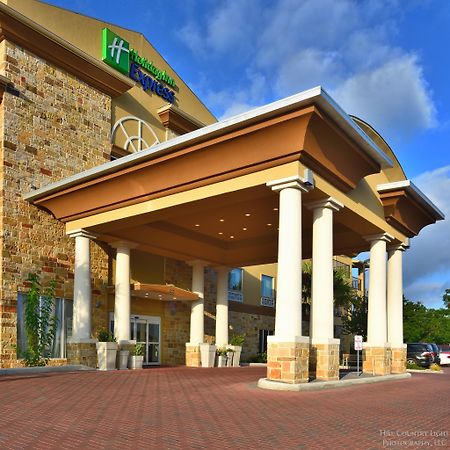 Holiday Inn Express & Suites Fredericksburg By Ihg Exterior foto