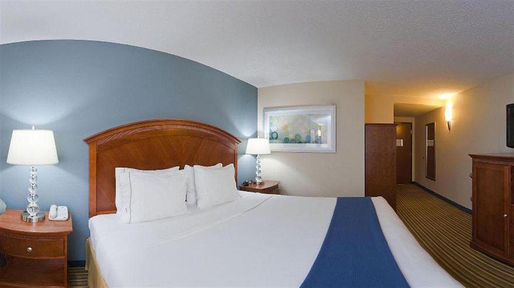 Holiday Inn Express & Suites Fredericksburg By Ihg Exterior foto