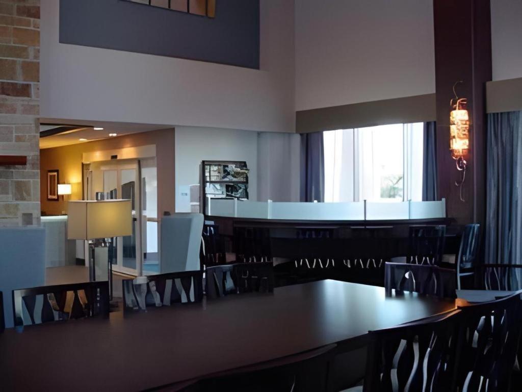 Holiday Inn Express & Suites Fredericksburg By Ihg Exterior foto