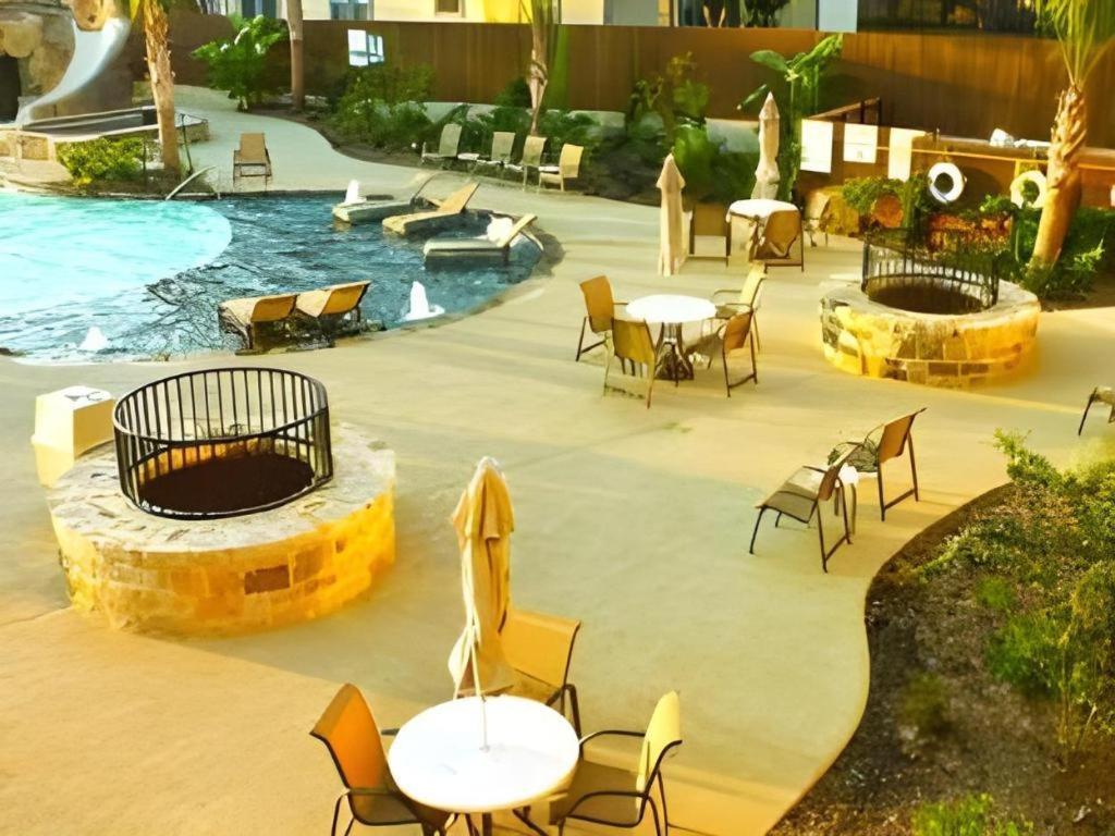 Holiday Inn Express & Suites Fredericksburg By Ihg Exterior foto