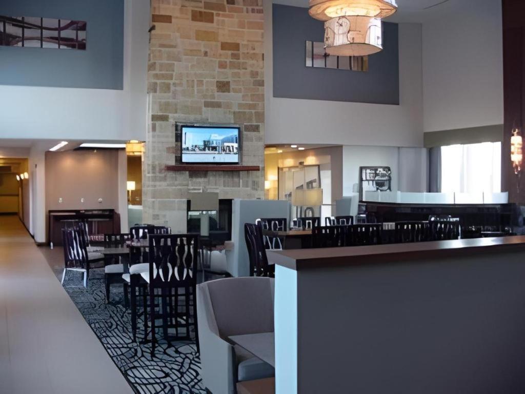 Holiday Inn Express & Suites Fredericksburg By Ihg Exterior foto