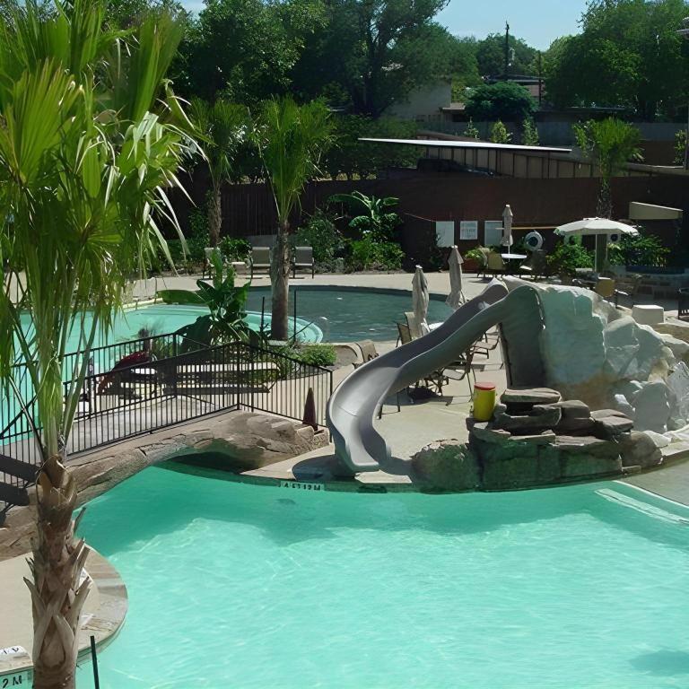 Holiday Inn Express & Suites Fredericksburg By Ihg Exterior foto
